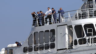 Kornati, Otok Sit, 261009 .
Putnicki brod Marko Polo nasukao se prekjucer unutar otoka Sita na sjeverozapadnoj strani. 
Marko Polo je provom zaorao barem desetak metara u kopno, srusio morske stijene i raslinje, probio zid ograde obitelji Kovacev i zausta