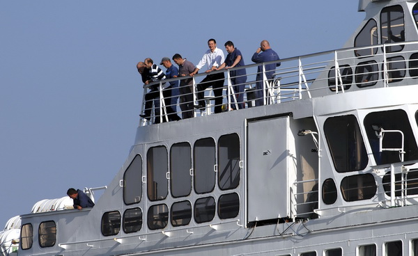 Kornati, Otok Sit, 261009 .
Putnicki brod Marko Polo nasukao se prekjucer unutar otoka Sita na sjeverozapadnoj strani. 
Marko Polo je provom zaorao barem desetak metara u kopno, srusio morske stijene i raslinje, probio zid ograde obitelji Kovacev i zausta