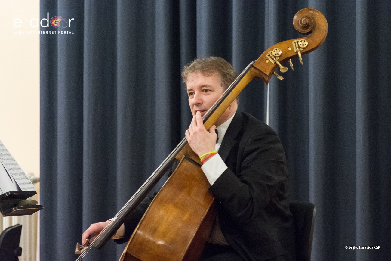 “Glazbena fantazija” Zadarskog komornog orkestra u Svečanoj dvorani Sveučilišta u Zadru. Solist Berislav Šipuš na klaviru, pod ravnanjem maestra Pavla Dešpalja “Glazbena fantazija” Zadarskog komornog orkestra u Svečanoj dvorani Sveučilišta u Zadru. Solist Berislav Šipuš na klaviru, pod ravnanjem maestra Pavla Dešpalja