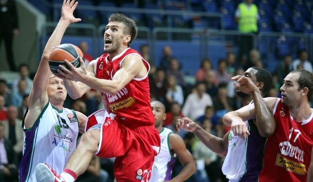 16.10.2014., Dom sportova, Zagreb – Euroliga, 1. kolo, Cedevita – Unicaja. Mindaugas Kuzminskas, Nemanja Gordic. Photo: Sanjin Strukic/PIXSELL
