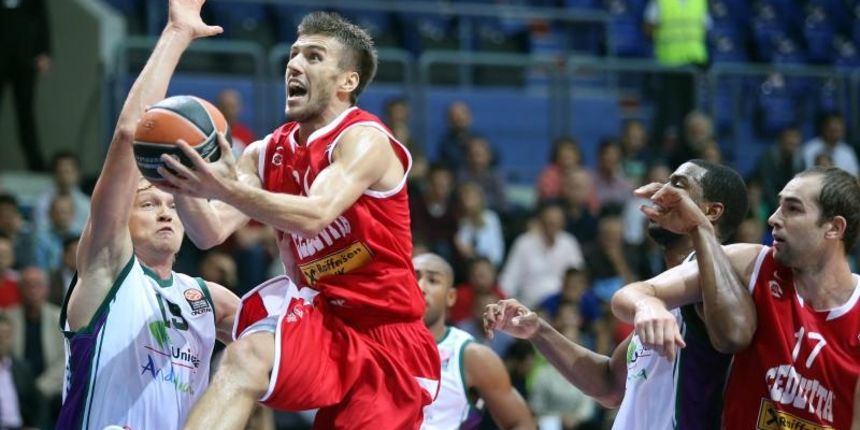 16.10.2014., Dom sportova, Zagreb – Euroliga, 1. kolo, Cedevita – Unicaja. Mindaugas Kuzminskas, Nemanja Gordic. Photo: Sanjin Strukic/PIXSELL 16.10.2014., Dom sportova, Zagreb – Euroliga, 1. kolo, Cedevita – Unicaja. Mindaugas Kuzminskas, Nemanja Gordic. Photo: Sanjin Strukic/PIXSELL