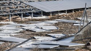 U Zatonu Obrovačkom bura uništila jednu od najvećih solarnih elektrana u Hrvatskoj U Zatonu Obrovačkom bura uništila jednu od najvećih solarnih elektrana u Hrvatskoj