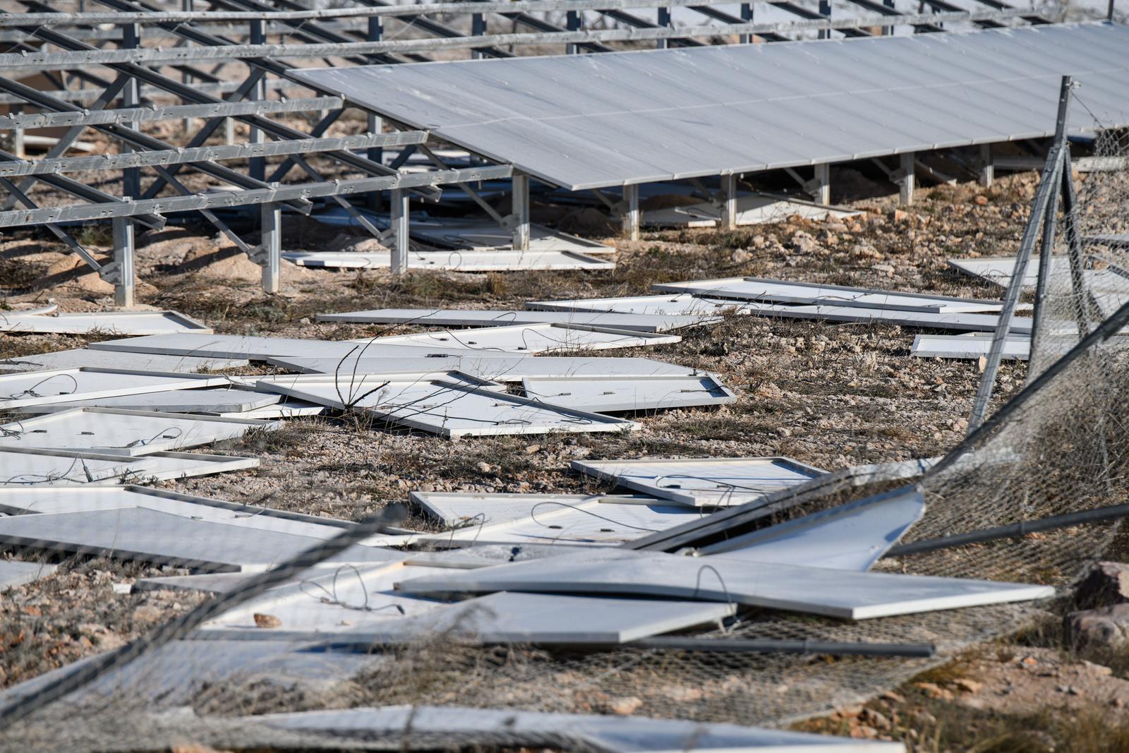 U Zatonu Obrovačkom bura uništila jednu od najvećih solarnih elektrana u Hrvatskoj U Zatonu Obrovačkom bura uništila jednu od najvećih solarnih elektrana u Hrvatskoj