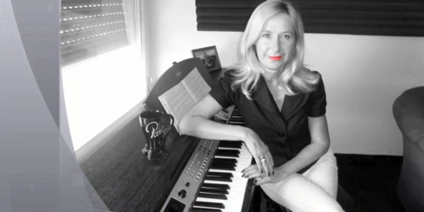 “Jealous Girl” u izvedbi i interpretaciji kantautorice Vesne Benić “Jealous Girl” u izvedbi i interpretaciji kantautorice Vesne Benić