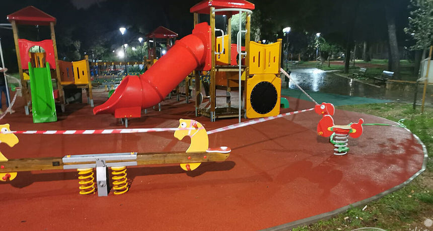 Zbog sanacije srušenih stabala zatvoreno dječje igralište na Višnjiku