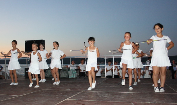 Vecer folklora: KUD Nevijana i ansambl Horenak u Nevidjenima Vecer folklora: KUD Nevijana i ansambl Horenak u Nevidjenima