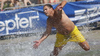 Split, 120611.
Na splitskim Bacvicama odrzano je 7. Prvenstvo svita u piciginu. Naslov pobjednika drugu godinu za redom osvojila je ekipa A1.
Foto: Ante Cizmic / CROPIX Split, 120611.
Na splitskim Bacvicama odrzano je 7. Prvenstvo svita u piciginu. Naslov pobjednika drugu godinu za redom osvojila je ekipa A1.
Foto: Ante Cizmic / CROPIX