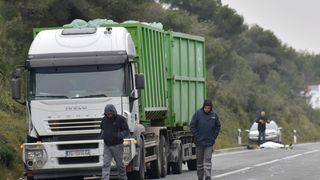 Tustica: U naletu kamiona poginuo pješak