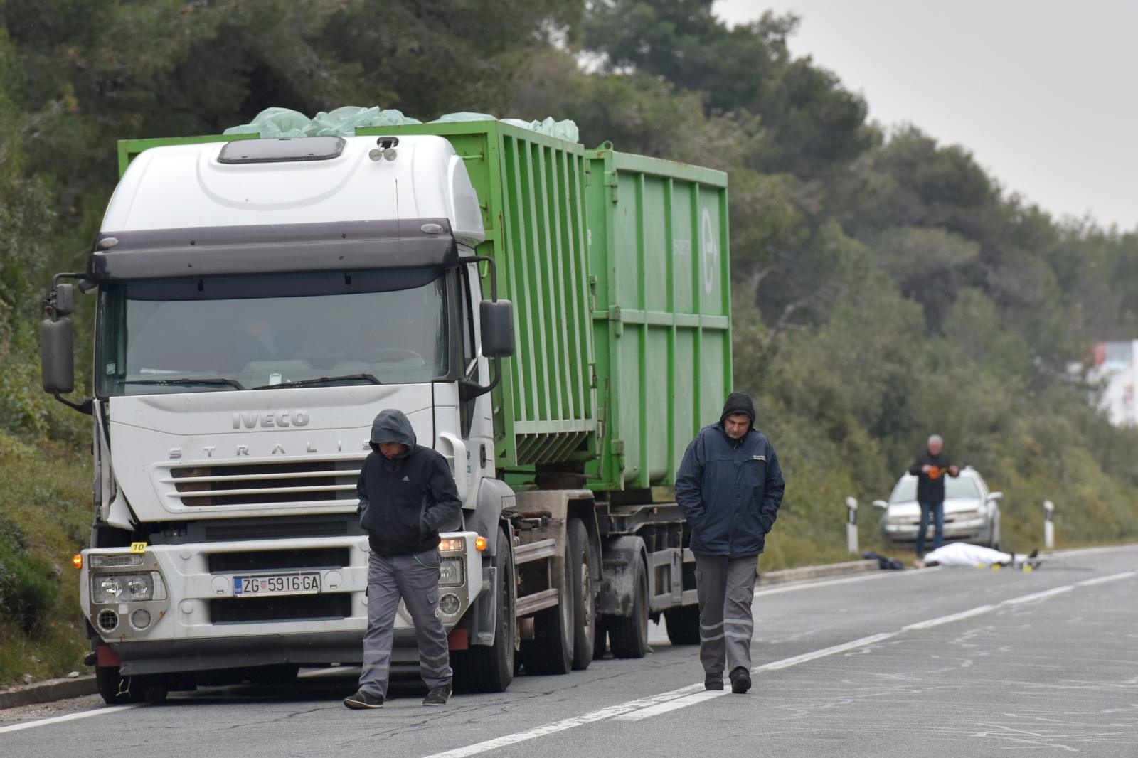 Tustica: U naletu kamiona poginuo pješak