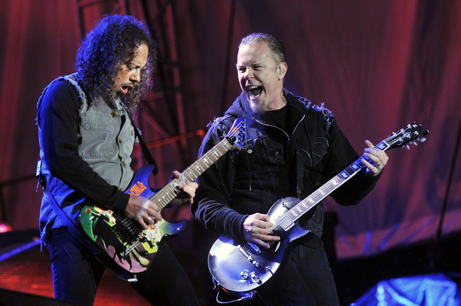 Zagreb, 160510.
Hipodrom.
Koncert heavy metal gruope Metallica.
Na slici: James Hetfield i Kirk Hammett.
Foto: Boris Kovacev / CROPIX