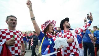Euro 2016: Hrvatski navijači napravili fenomenalnu atmosferu u Parizu. Photo: Sanjin Strukić/PIXSELL Euro 2016: Hrvatski navijači napravili fenomenalnu atmosferu u Parizu. Photo: Sanjin Strukić/PIXSELL