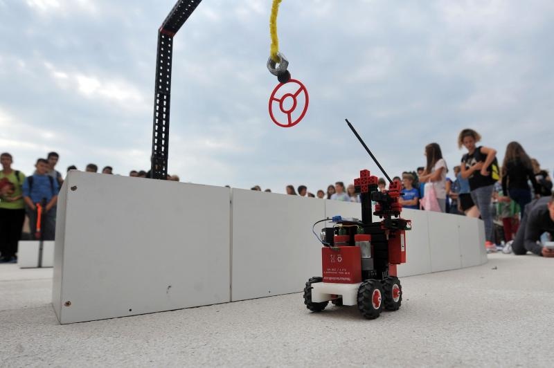 Na zadarskom Forumu odrzano je natjecanje u robotickoj alki gdje su se natjecala djeca osnovnih skola, Photo: Filip Brala/PIXSELL
