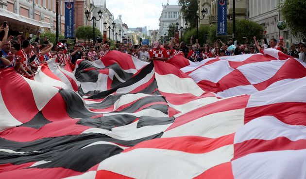 Divovska hrvatska zastava razvijena u centru Nižnji Novgoroda