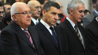 Zadar, 241112.
Obiljezavanje Dana grada Zadra i dolazak generala Ante Gotovine pocasnog gradjanina grada Zadra. General Gotovina na svetoj misi u katedrali Sv. Stosije.
Na slici gradonacelnik Zvonimir Vrancic, Ante Gotovina i zupan Stipe Zrilic.
Foto: L Zadar, 241112.
Obiljezavanje Dana grada Zadra i dolazak generala Ante Gotovine pocasnog gradjanina grada Zadra. General Gotovina na svetoj misi u katedrali Sv. Stosije.
Na slici gradonacelnik Zvonimir Vrancic, Ante Gotovina i zupan Stipe Zrilic.
Foto: L