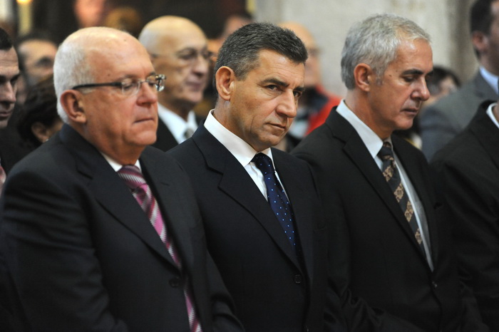 Zadar, 241112.
Obiljezavanje Dana grada Zadra i dolazak generala Ante Gotovine pocasnog gradjanina grada Zadra. General Gotovina na svetoj misi u katedrali Sv. Stosije.
Na slici gradonacelnik Zvonimir Vrancic, Ante Gotovina i zupan Stipe Zrilic.
Foto: L Zadar, 241112.
Obiljezavanje Dana grada Zadra i dolazak generala Ante Gotovine pocasnog gradjanina grada Zadra. General Gotovina na svetoj misi u katedrali Sv. Stosije.
Na slici gradonacelnik Zvonimir Vrancic, Ante Gotovina i zupan Stipe Zrilic.
Foto: L