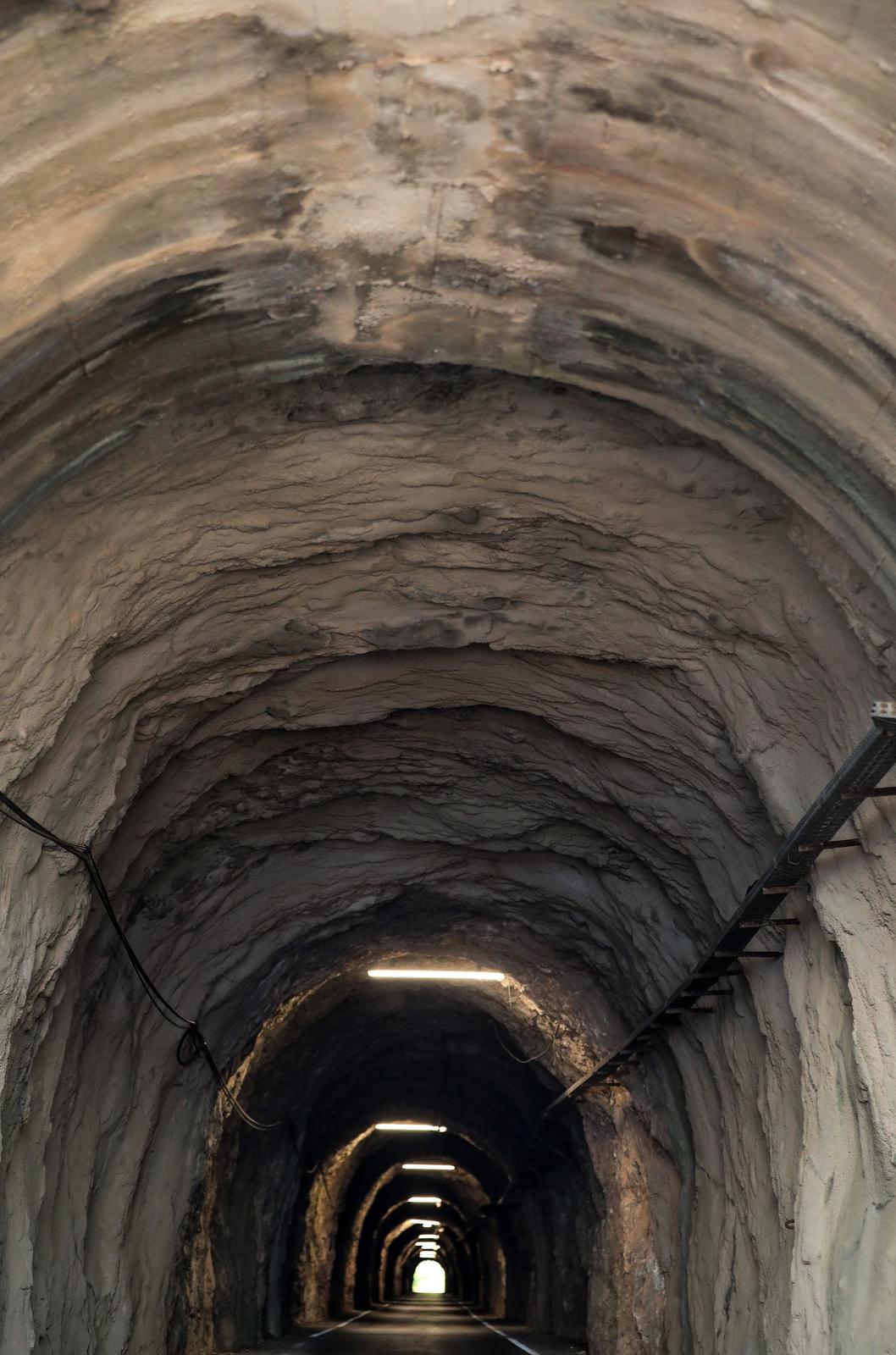 Tunel Dingač u pelješkom kraju