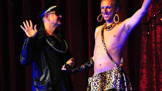 Zadar, 12.11.2012. snimio: Nenad Marčev
SATIRIČKO KAZALIŠTE KEREMPUH
Jean Poiret:
Krletka, komedija
redatelj: Krešimir Dolenčić
igraju: Ž. Königsknecht, H. Kečkeš, M. Mirković,
I. Đuričić, L. Petrušić, B. Perić, V. Čokljat,
M. Posavec Zadar, 12.11.2012. snimio: Nenad Marčev
SATIRIČKO KAZALIŠTE KEREMPUH
Jean Poiret:
Krletka, komedija
redatelj: Krešimir Dolenčić
igraju: Ž. Königsknecht, H. Kečkeš, M. Mirković,
I. Đuričić, L. Petrušić, B. Perić, V. Čokljat,
M. Posavec