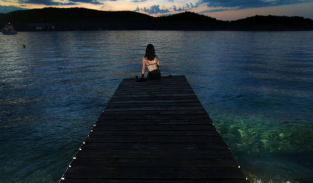 Vis 210812.
Otok Vis jedan je od najudaljenijih hrvatskih otoka koji broji nesto manje od 3 i pol tisuce stanovnika.No u vrijeme turisticke sezone otok postaje omiljena destinacija turistima od kojih je tradicionalno u kolovozu najvise Talijana.Vis ima bo