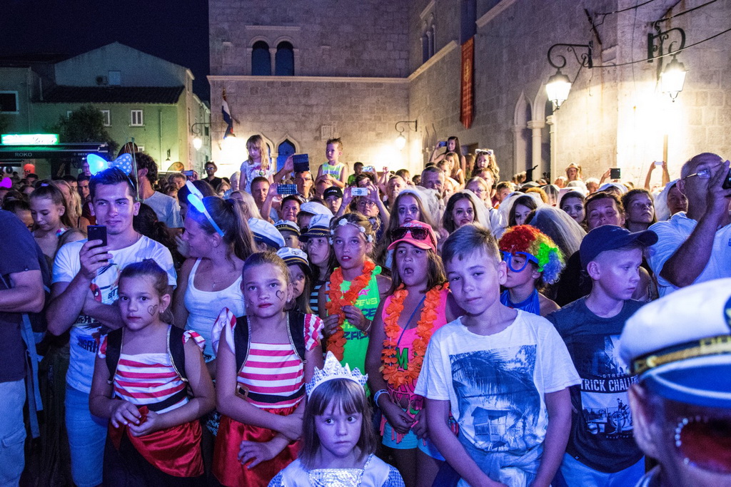 Paški ljetni karneval 2017 – maškarana povorka