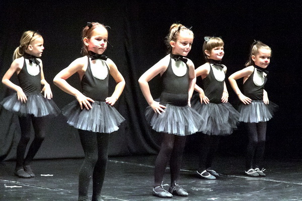 Baletna udruga Pirueta: Broadway, Foto: Mladen Radolović Mrlja Baletna udruga Pirueta: Broadway, Foto: Mladen Radolović Mrlja