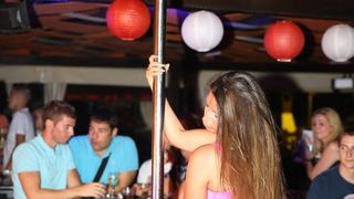 Opis  02.08.2014., Zadar – Playboy party turneja nastavila se i u Zadru u klubu Mango gdje su atraktivne plesacice uljepsale vecer mnogih gostiju. Photo: Filip Brala/PIXSELL Autor  Filip Brala/PIXSELL Ključne riječi  party, stranka, playboy, Mango, ljeto