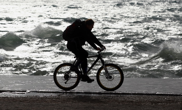Zadar, 111112.
Jako jugo od ranih jutarnjih sati puse na zadarskom podrucju, temperatura zraka je ugodnih 20 stupnjeva. Detalj sa zadarske rive.
Foto: Jure Miskovic / CROPIX Zadar, 111112.
Jako jugo od ranih jutarnjih sati puse na zadarskom podrucju, temperatura zraka je ugodnih 20 stupnjeva. Detalj sa zadarske rive.
Foto: Jure Miskovic / CROPIX