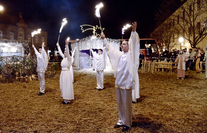 Zagreb, 221212.
Kaptol.
Zajednica Cenacolo vec 13 godina ispred Katedrale na Kaptolu u bozicno vrijeme priredjuje Zive jaslice.
Na fotografiji: detalj sa priredbe.
Foto: Admir Buljubasic / CROPIX Zagreb, 221212.
Kaptol.
Zajednica Cenacolo vec 13 godina ispred Katedrale na Kaptolu u bozicno vrijeme priredjuje Zive jaslice.
Na fotografiji: detalj sa priredbe.
Foto: Admir Buljubasic / CROPIX