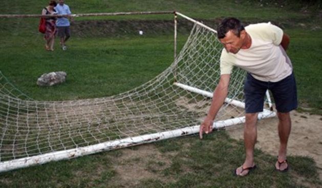 Gol koji je pao na na djevojčicu (foto: Andrej Svoger/Cropix)