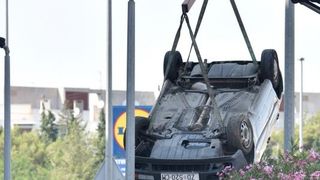 Zadar: U nesreći u ulici Benka Benkovića došlo do prevrtanja vozila koje je palo na parkiralište