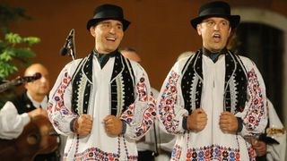 18.07.2013., Zadar – Na Poljani Sime Budinica odrzan je koncert plesnog ansambla Lado gdje su gradjani, ali i mnogobrojni turisti, uzivali gledajuci ples u narodnim nosnjama. Photo: Filip Brala/PIXSELL Autor  Filip Brala/PIXSELL KLJUČNE RIJEČI  narodne