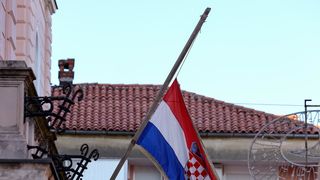 Zbog dana žalosti u Zadru su zastave na pola koplja