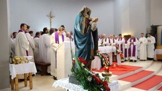 Kolonom sjećanja i polaganjem vijenaca obilježena 23. obljetnica stradanja Škabrnje, Foto: Filip Brala/PIXSELL Kolonom sjećanja i polaganjem vijenaca obilježena 23. obljetnica stradanja Škabrnje, Foto: Filip Brala/PIXSELL