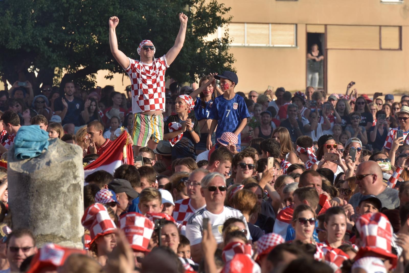 Tisuće Zadrana na Forumu navijalo za Vatrene u finalu Svjetskog prvenstva Tisuće Zadrana na Forumu navijalo za Vatrene u finalu Svjetskog prvenstva