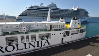 Tri megakruzera s preko 5 tisuća putnika uplovili u novu luku u Gaženici. Photo: Dino Stanin/PIXSELL Tri megakruzera s preko 5 tisuća putnika uplovili u novu luku u Gaženici. Photo: Dino Stanin/PIXSELL