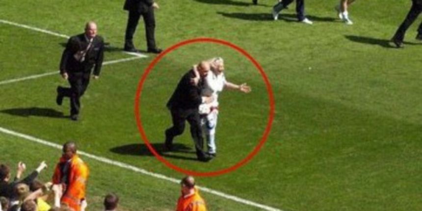 Margaret Musgrove uletjela na teren Leedsa, foto: telegraph.co.uk Margaret Musgrove uletjela na teren Leedsa, foto: telegraph.co.uk