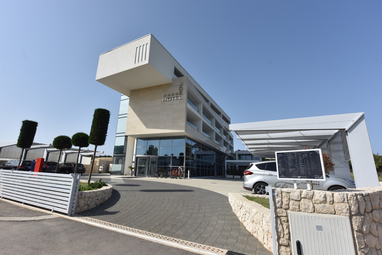 Ministar turizma Gari Cappelli obišao hotel u vlasništvu Dejana Lovrena