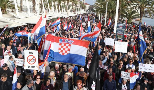 Okupljanje gradjana na rivi uoci pocetka prosvjeda protiv potpisivanja Istanbulske konvencije u organizaciji Gradjanske inicijative “Hrvatska protiv ratifikacije Istanbulske konvencije”. Prosvjedom se zeli izraziti nezadovoljstvo nametanjem ideologije u o