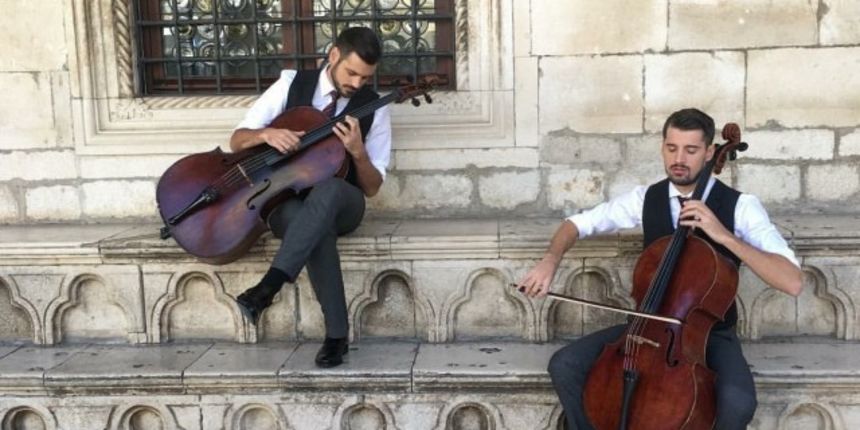 2CELLOS objavili novi spot “Moon River” 2CELLOS objavili novi spot “Moon River”
