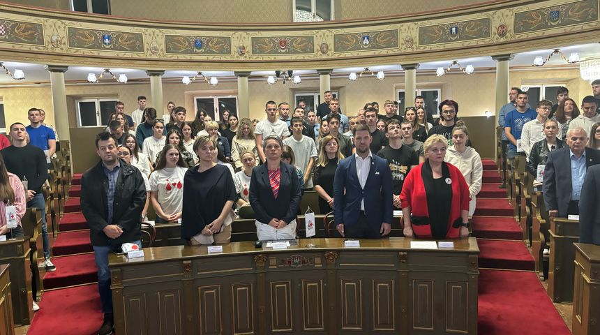 Crveni križ Zagreb organizirao je u srijedu, 15. svibnja, Svečanost povodom prvog darivanja krvi u Staroj gradskoj vijećnici na Gornjem gradu. Crveni križ Zagreb organizirao je u srijedu, 15. svibnja, Svečanost povodom prvog darivanja krvi u Staroj gradskoj vijećnici na Gornjem gradu.