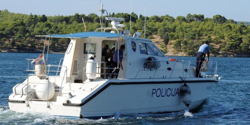 30.08.2013., Sibenik – Brod pomorske policije u kanalu Sv. Ante. Photo: Hrvoje Jelavic/PIXSELL Autor  Hrvoje Jelavic/PIXSELL KLJUČNE RIJEČI  ophodnja, pomorska policija, more, brod, policija