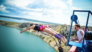 Mario Možnik i njegovi kolege sportaši otvorili su sezonu Bungee Jumpinga sa starog Masleničkom mosta