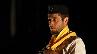 Zadar, 250510
Glazbeni performance EU Pionir u kinu Pobjeda – ironiziranje slijepe odanosti projektu ulaska u EU. Sudjelovali su Jure Aras i Boris Kadin.
Foto: Jure Miskovic / CROPIX