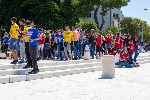 Ludijada maturanata na zadarskoj rivi 17. svibnja 2016. Foto: Bojan Bogdanić