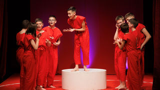 Igrajmo se: Zabranjeno mlađima od 15 strana A