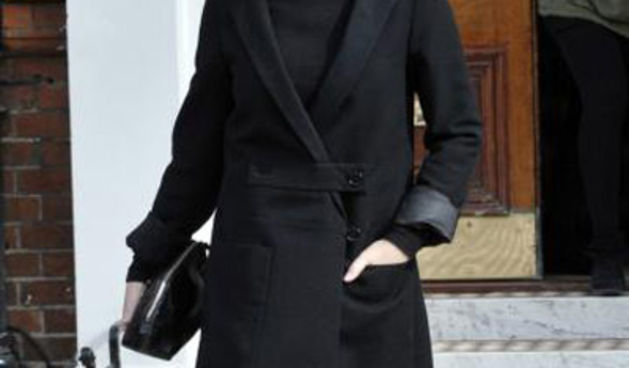 WORLD RIGHTS

Kylie Minogue dressed in black as she leaves her home in London, UK. 03/03/2010

BYLINE MRPAPARAZZI.COM: 1705

USAGE OF THIS IMAGE OR COPY WRITTEN THAT IS BASED ON THE CAPTION, IS CONDITIONAL UPON THE ACCEPTANCE OF BIG PICTURES’S TERMS AND C