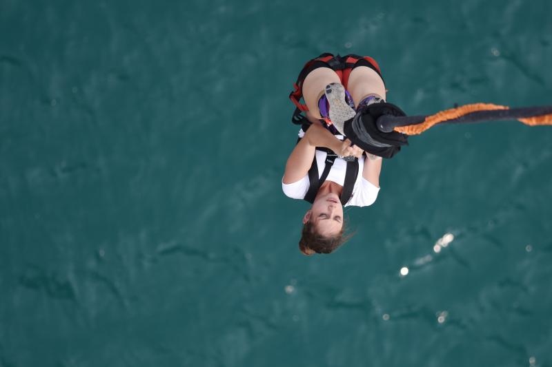Kandidatkinje za Miss sporta na otvaranju bungee jumping sezone na Masleničkom mostu Kandidatkinje za Miss sporta na otvaranju bungee jumping sezone na Masleničkom mostu