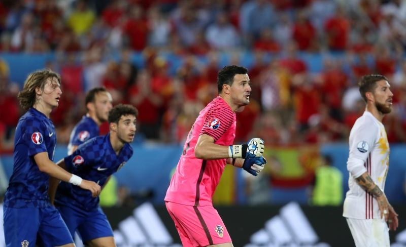 Velika fešta hrvatskih nogometaša i navijača u Bordeauxu nakon pobjede nad Španjolskom 2-1. Photo: PIXSELL Velika fešta hrvatskih nogometaša i navijača u Bordeauxu nakon pobjede nad Španjolskom 2-1. Photo: PIXSELL