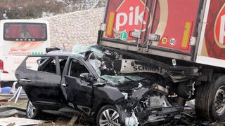 Na autocesti A1 poslije sv. Roka u smjeru Zagreba, kod tunela Krpani, u 6.15 sati sudarilo se 20-ak vozila u nekoliko lančanih sudara, Foto: Dino Stanin/PIXSELL Na autocesti A1 poslije sv. Roka u smjeru Zagreba, kod tunela Krpani, u 6.15 sati sudarilo se 20-ak vozila u nekoliko lančanih sudara, Foto: Dino Stanin/PIXSELL