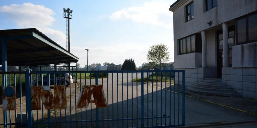 Slavonski Brod – Skladiste INA-e u industrijskoj zoni Bjelis moglo bi postati novi tranzitni kamp za izbjeglice. Vijest da Vlada namjerava izbjeglicki kamp u Opatovcu preseliti u Slavonski Brod nesluzbeno su objavili svi slavonskobrodski portali, pozivaju Slavonski Brod – Skladiste INA-e u industrijskoj zoni Bjelis moglo bi postati novi tranzitni kamp za izbjeglice. Vijest da Vlada namjerava izbjeglicki kamp u Opatovcu preseliti u Slavonski Brod nesluzbeno su objavili svi slavonskobrodski portali, pozivaju