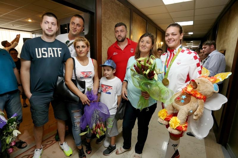 Hrvatski olimpijci svečano dočekani na Plesu. Sandra Perković, Šime Fantela, Igor Marenić, Tonči Stipanović. Photo: Dalibor Urukalovic/PIXSELL Hrvatski olimpijci svečano dočekani na Plesu. Sandra Perković, Šime Fantela, Igor Marenić, Tonči Stipanović. Photo: Dalibor Urukalovic/PIXSELL